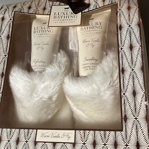 The Luxury Bathing Co. Warm Vanilla Fig Set-The perfect for that special person - Picture 3 of 4